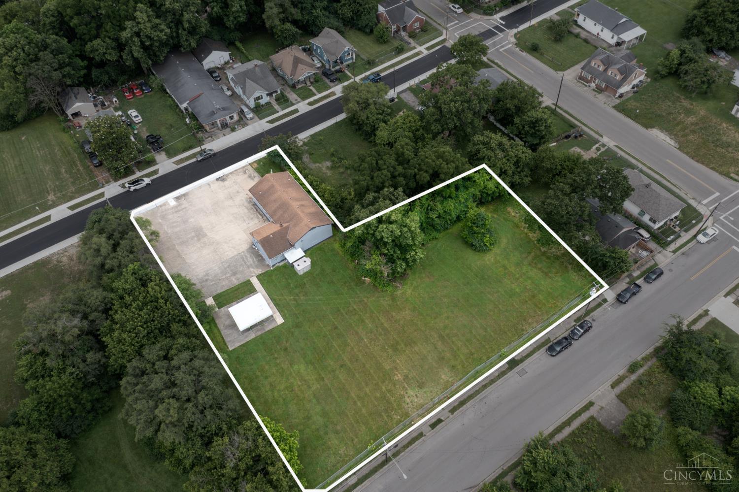 Commercial Sale in Lincoln Heights 5