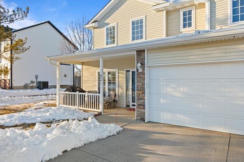 921 10th St Se, Altoona, IA, 50009-2747 | Card Image