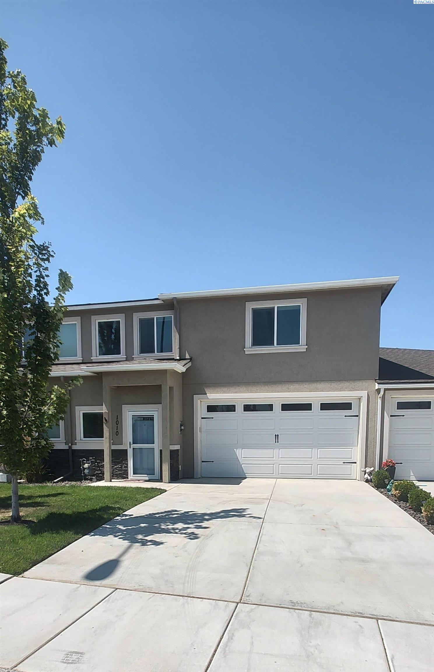 Elma St, Kennewick, WA 99338