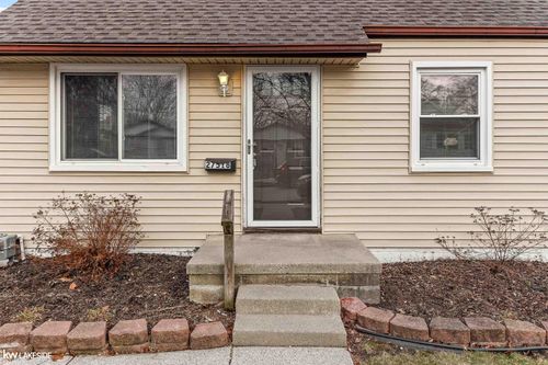 27518 Lasslett St, Roseville, MI, 48066-3033 | Card Image
