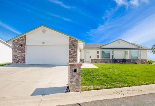 613 W Oxford Dr, Nampa, ID, 83651-3217 | Card Image