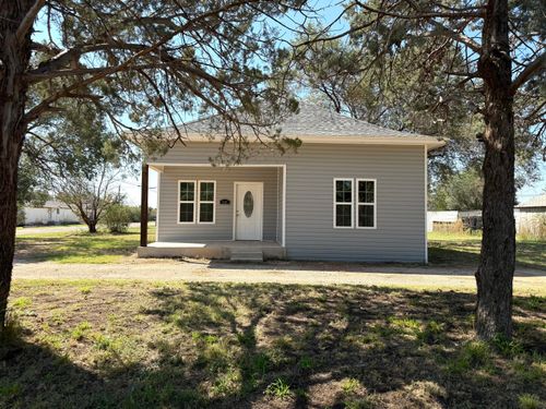 1901 N 2nd St, Tahoka, TX, 79373-5622 | Card Image
