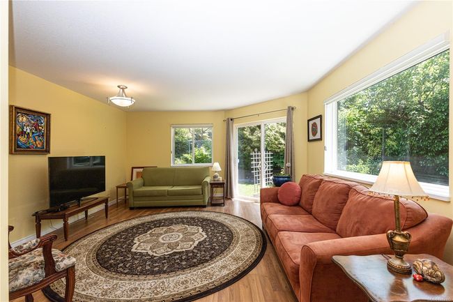 Look at all the extra windows! End units are the best | Image 20