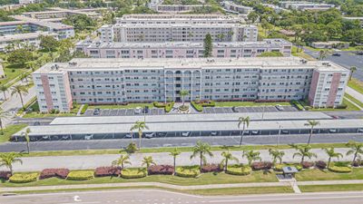 206 - 5501 80 Th Street N, Condo with 2 bedrooms, 1 bathrooms and null parking in Saint Petersburg FL | Image 1