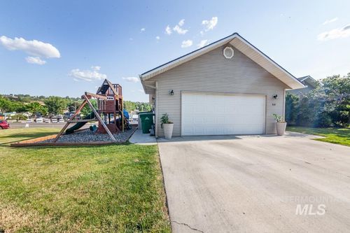 822 15th Ave, Lewiston, ID, 83501-3722 | Card Image