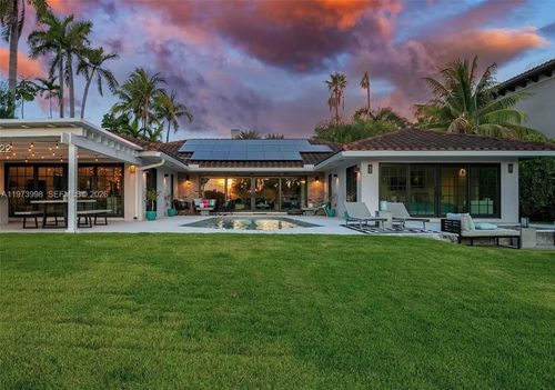 524 Oleander Dr, Hallandale Beach, FL, 33009-6530 | Card Image