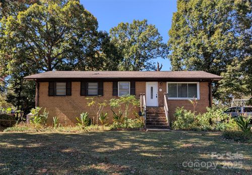 4618 Thornwood Rd, Charlotte, NC, 28213-5802 | Card Image