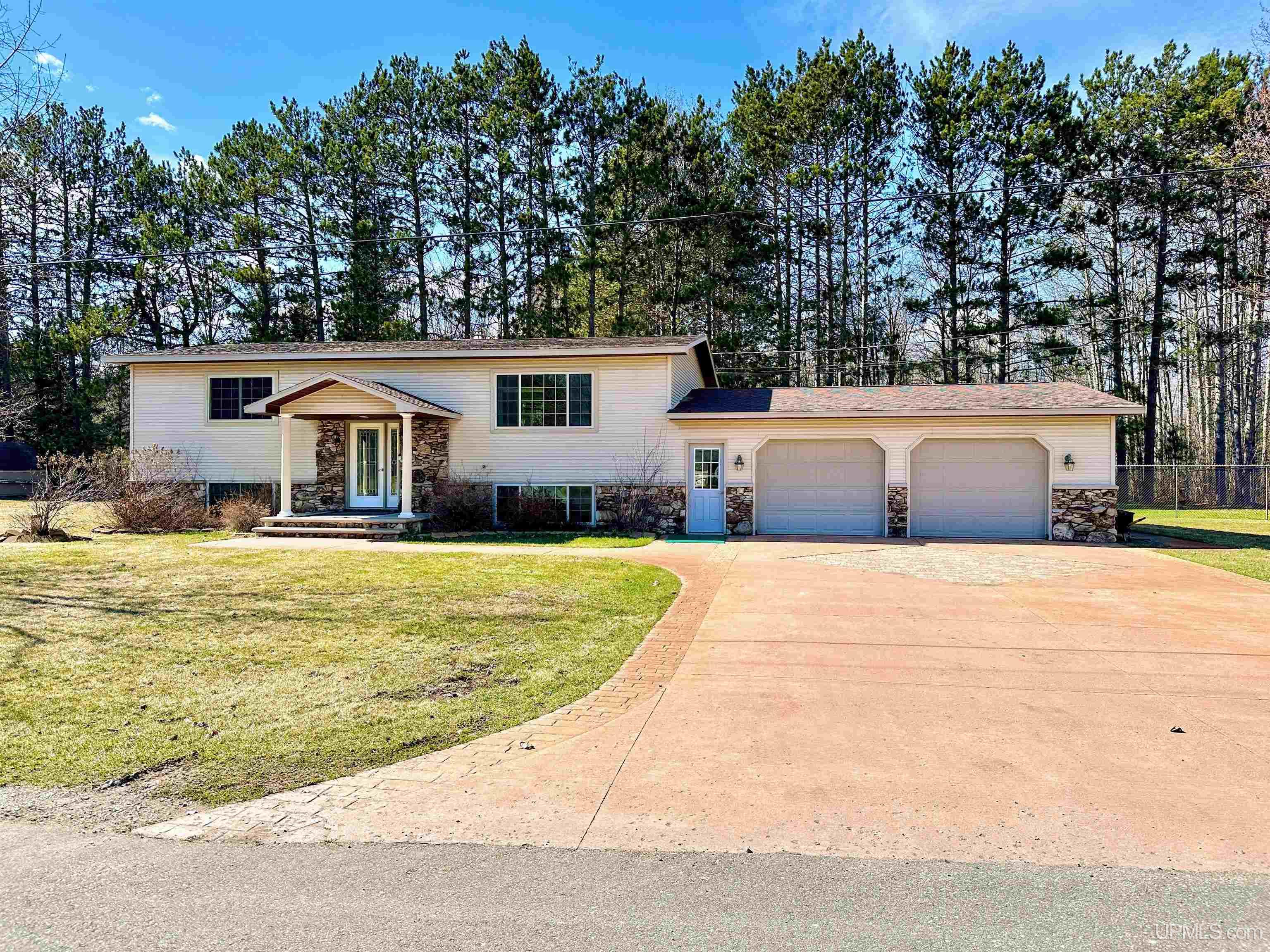 Hilltop L.72 Dr, Escanaba, MI 49829
