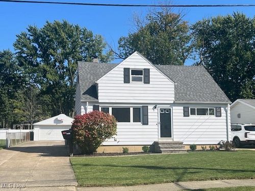 6409 Scott Dr, Brook Park, OH, 44142-3450 | Card Image