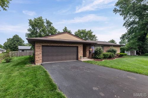 46 Belle Crest Dr, Belleville, IL, 62221-5513 | Card Image