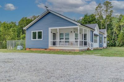 View of front facade with a front lawn and covered porch | Image 2