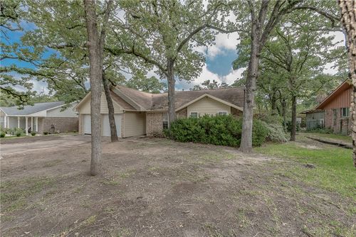 1111 Westover St, College Station, TX, 77840-2614 | Card Image