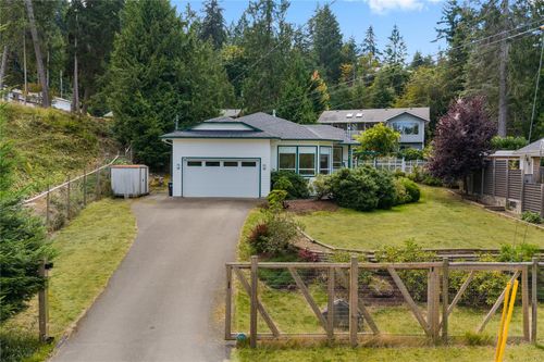 3104 Dolphin Dr, Nanoose Bay, BC, V9P9J2 | Card Image