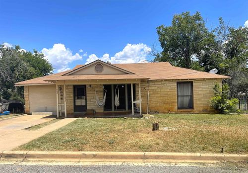 409 W Wallace St, Llano, TX, 78643-2354 | Card Image