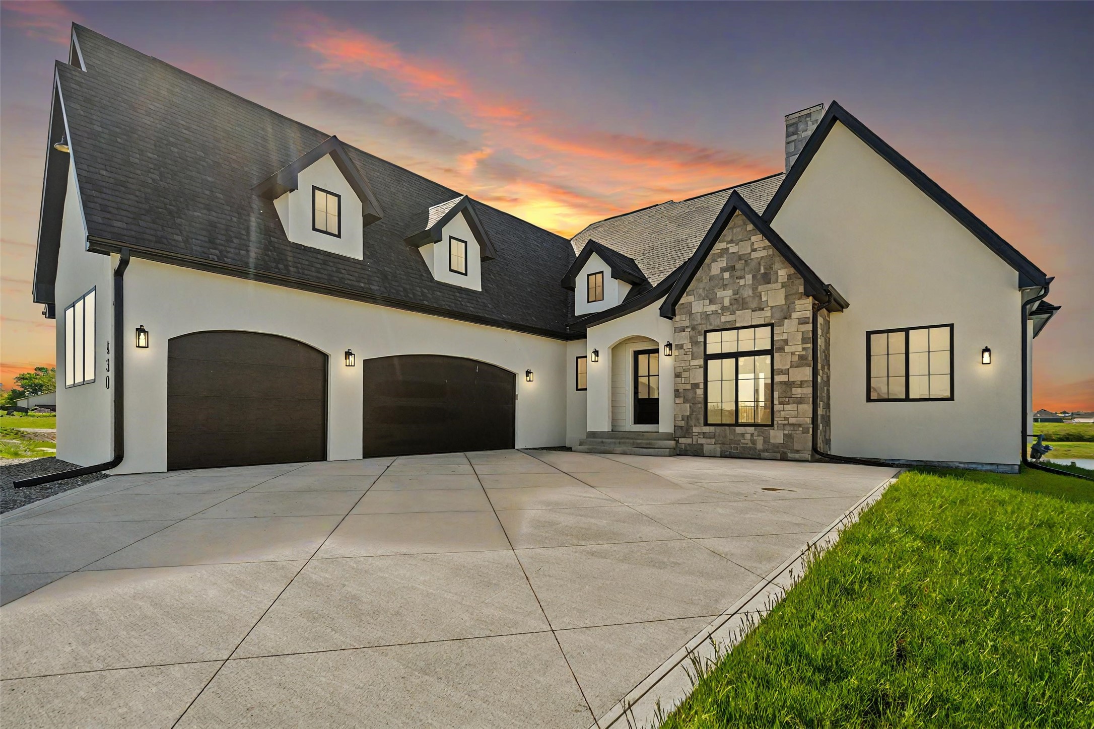 Red Oak Ct, Waukee, IA 50263