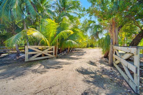 21865 Spain Blvd, Cudjoe Key, FL, 33042-4103 | Card Image