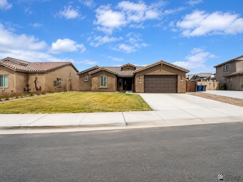 7827 E 37th St, Yuma, AZ, 85365-6363 | Card Image