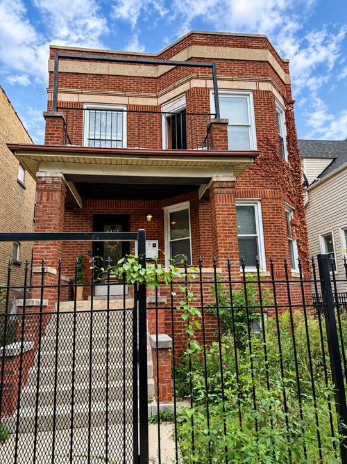 4421 N Kimball Ave, Chicago, IL, 60625-4994 | Card Image