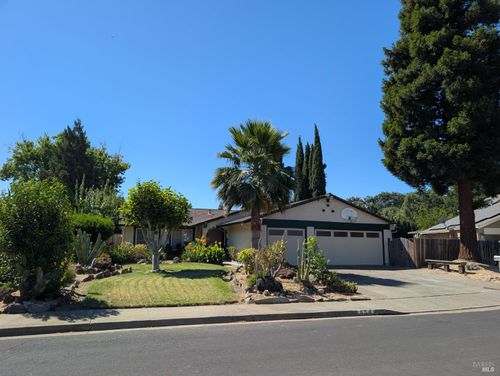 654 Houston Court, Vacaville, CA, 95687 | Card Image