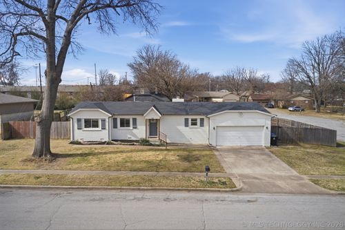 220 10th St, Broken Arrow, OK, 74012-2923 | Card Image