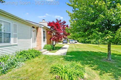 2826 Roundtree Dr, Troy, MI, 48083-2342 | Card Image