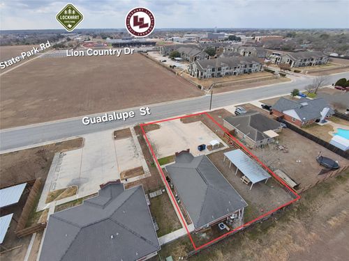 1020 S Guadalupe St, Lockhart, TX, 78644-3640 | Card Image