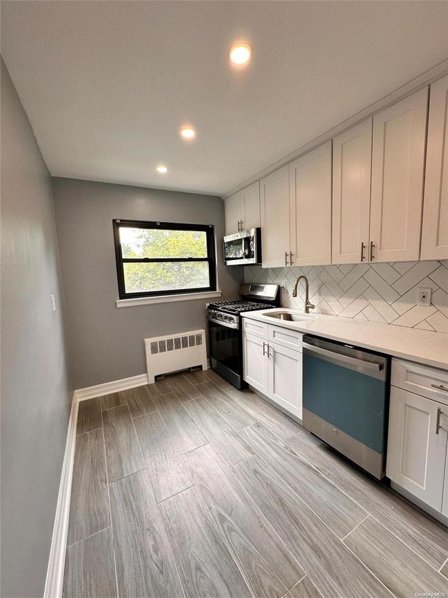 2 - 219-50 74 Th Ave, Home with 2 bedrooms, 1 bathrooms and 2 parking in Bayside NY | Image 6