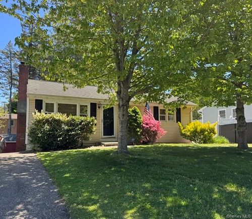 23 Westbury Dr, Sound Beach, NY, 11789-1744 | Card Image