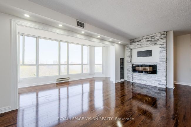 404 - 145 Hillcrest Ave, Condo with 3 bedrooms, 2 bathrooms and null parking in Mississauga ON | Image 12