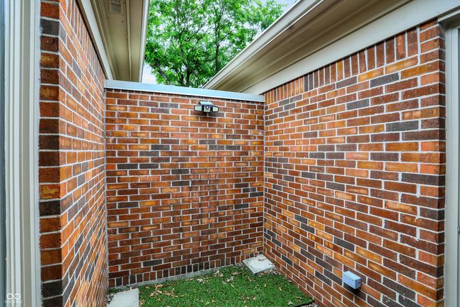 Private enclosed outdoor area | Image 49