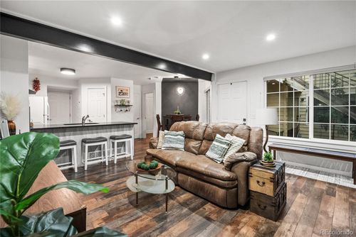 a-910 S Dahlia St, Denver, CO, 80246-2849 | Card Image