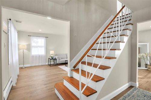 37 Malvern Ln, Stony Brook, NY, 11790-2833 | Card Image