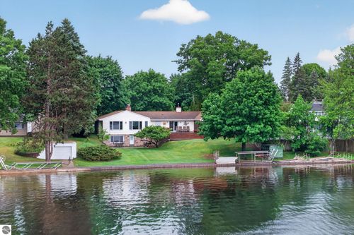1020 Sunnyside Dr, Cadillac, MI, 49601-8735 | Card Image
