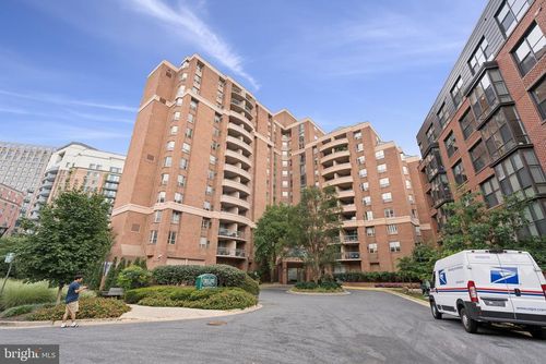 apt-204-4808 Moorland Ln, BETHESDA, MD, 20814-6137 | Card Image