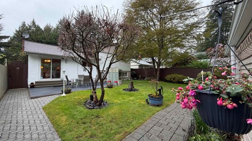 1852 Larson Rd, North Vancouver, BC, V7M2Z6 | Card Image
