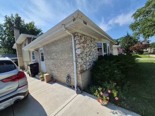 6842 N Central Ave, CHICAGO, IL, 60646-1501 | Card Image