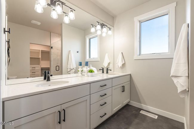 2020 Prairie Hawk Dr, Townhouse with 3 bedrooms, 2 bathrooms and null parking in Bismarck ND | Image 19