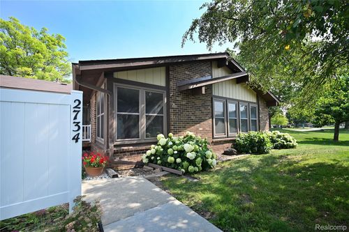 2734 Roundtree Dr, Troy, MI, 48083-2370 | Card Image