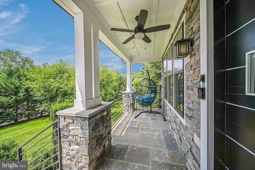 9908 Blake Ln, OAKTON, VA, 22124-2901 | Card Image