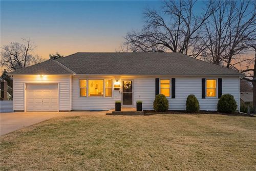 9237 Hemlock St, Overland Park, KS, 66212-3138 | Card Image