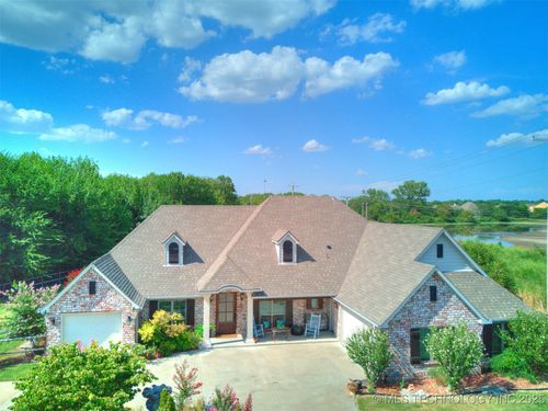 8018 N 144th East Ave, Owasso, OK, 74055-2266 | Card Image