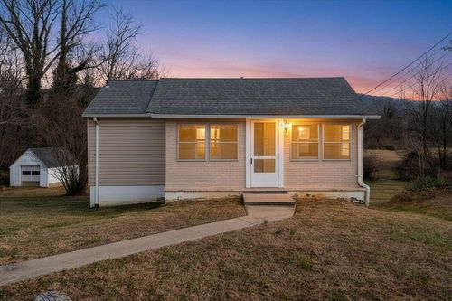 5549 Hollins Rd, Roanoke, VA, 24019-5055 | Card Image