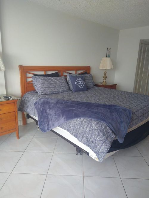 303-9341 Collins Ave, Surfside, FL, 33154-2624 | Card Image