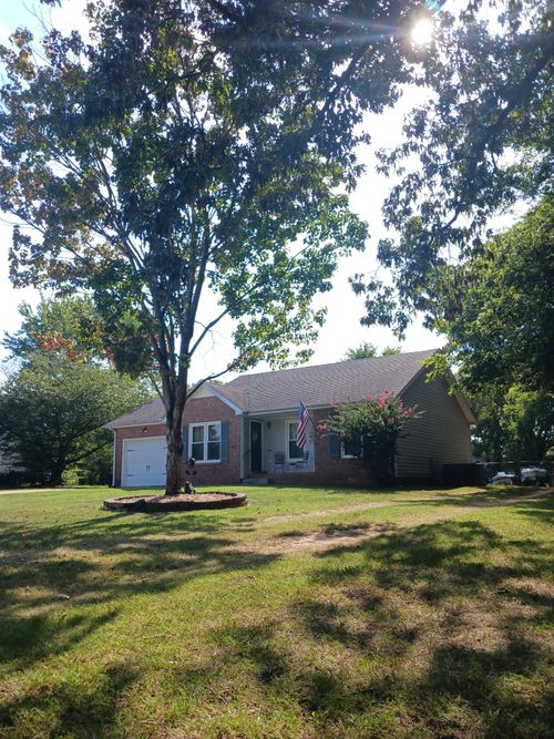 1036 Angela Dr, Clarksville, TN, 37042-5491 | Card Image
