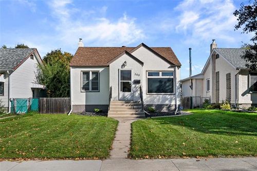 369 Rupertsland Ave, Winnipeg, MB, R2V0G9 | Card Image