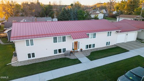 425 6th Ave Nw, Valley City, ND, 58072-2800 | Card Image