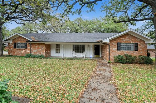 709 W Pleasantview Dr, Hurst, TX, 76054 | Card Image