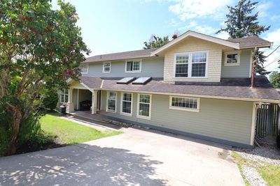 6171 Baillie Rd, House other with 5 bedrooms, 3 bathrooms and null parking in Sechelt BC | Image 3