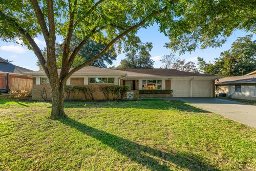 209 Cotillion Rd, Fort Worth, TX, 76134-4607 | Card Image