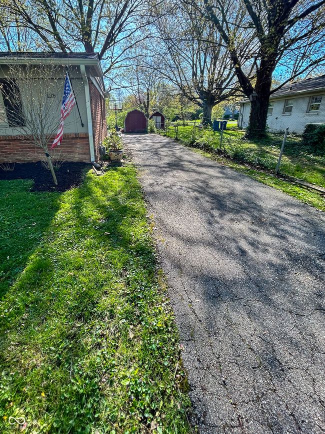 Side drive to backyard | Image 28